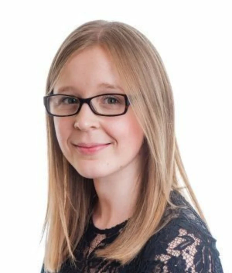 Headshot of Lindsay Taylor