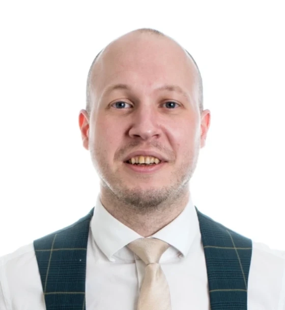 Headshot of Matthew Priest