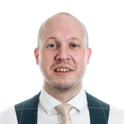 Headshot of Matthew Priest