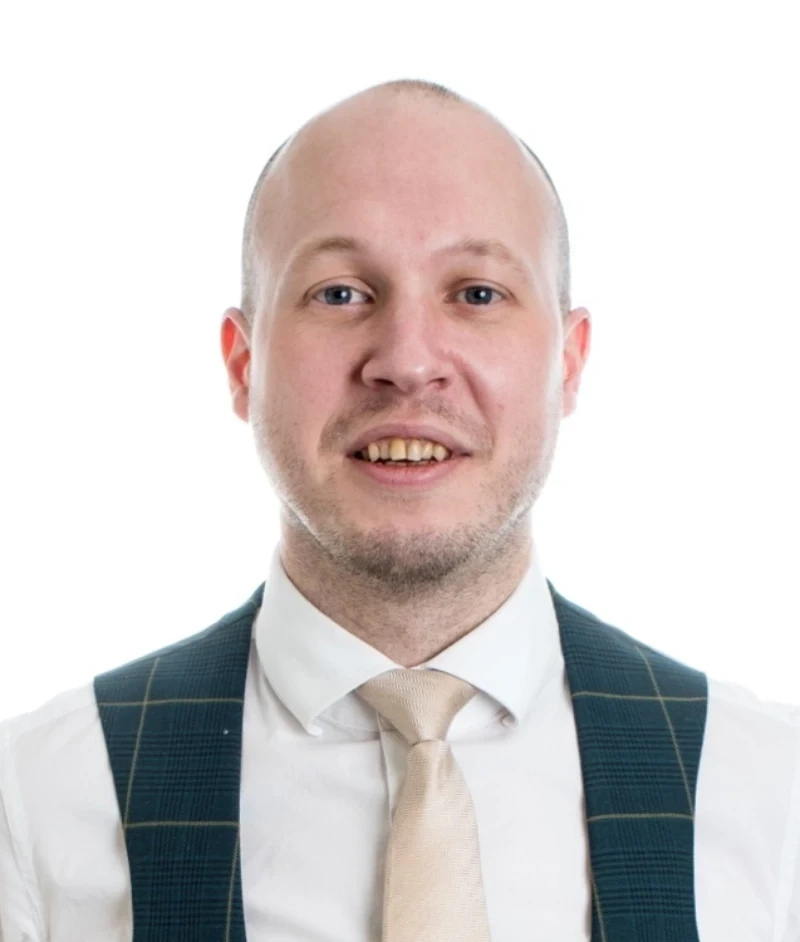 Headshot of Matthew Priest