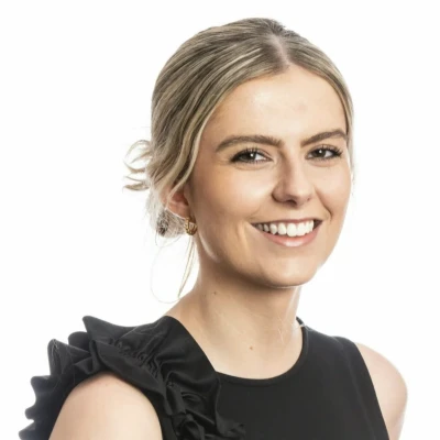 Headshot of Phoebe Hall